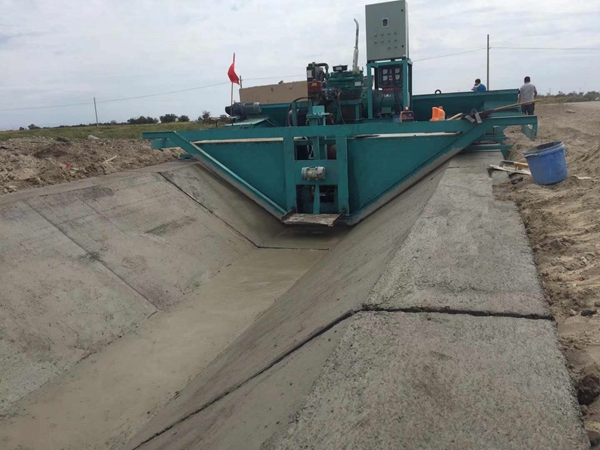 梯形水渠成型機,梯形渠滑膜機