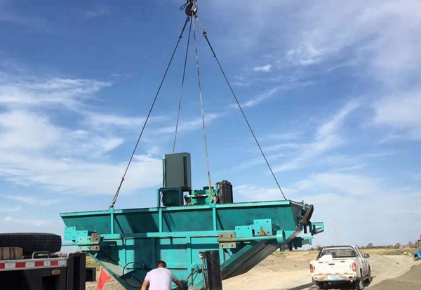 大型梯形農(nóng)渠成型機,農(nóng)渠襯砌機