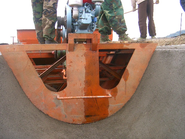 U型槽現澆成型機,U型滑膜機